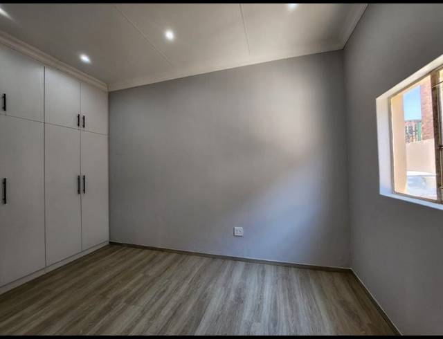 1 BEDROOM PROPERTY TO RENT IN SELECTION PARK